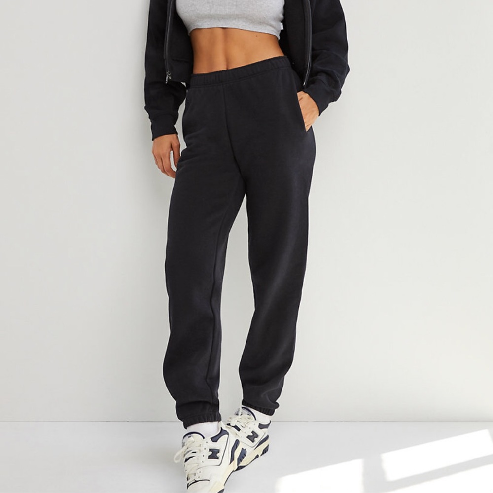 Aritzia TNA Cozy Fleece Boyfriend Basic Sweatpant Joggers